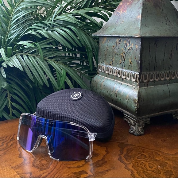 Blenders Eyewear Polarized Sunglasses with Bag and Case - Picture 16 of 16